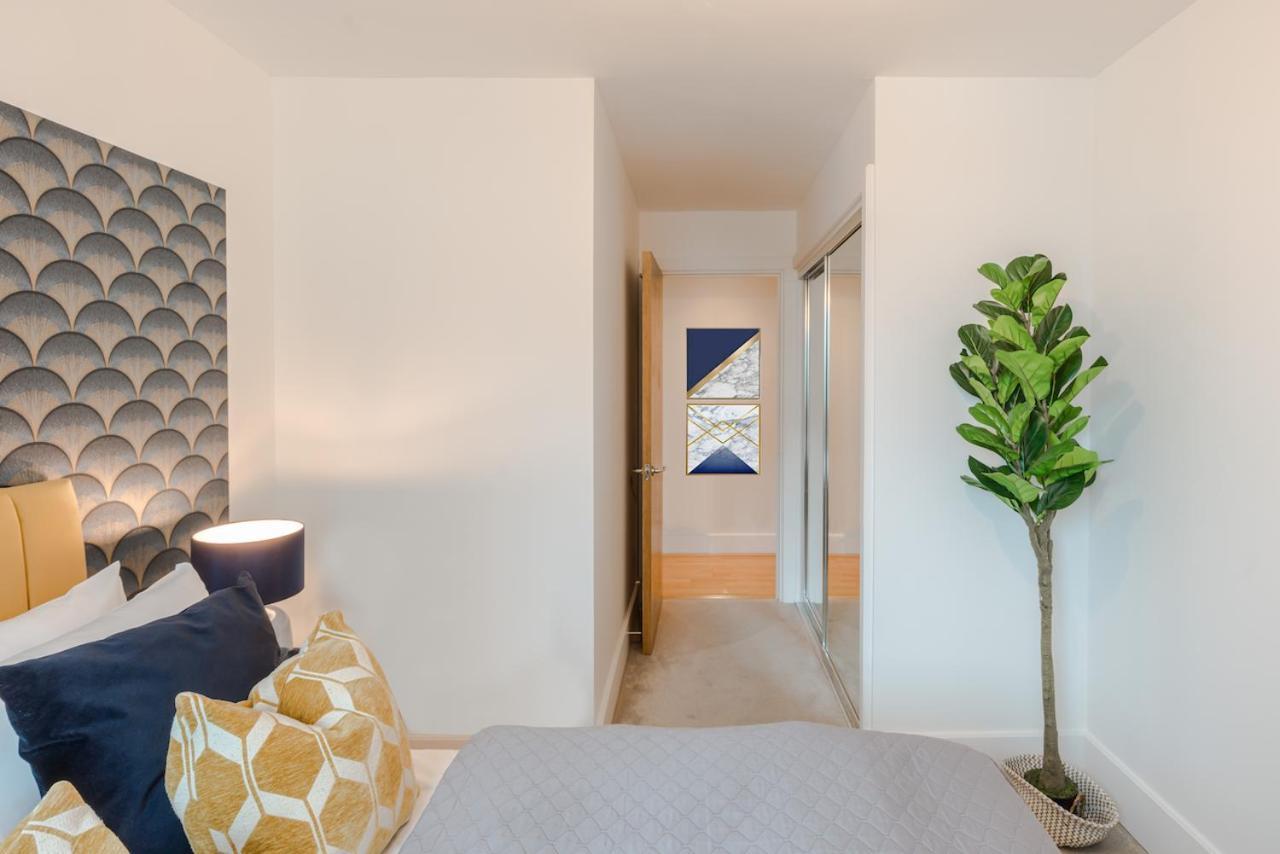 Best Thames View In Town! Large Luxxe Nomad Design Family Home لندن المظهر الخارجي الصورة