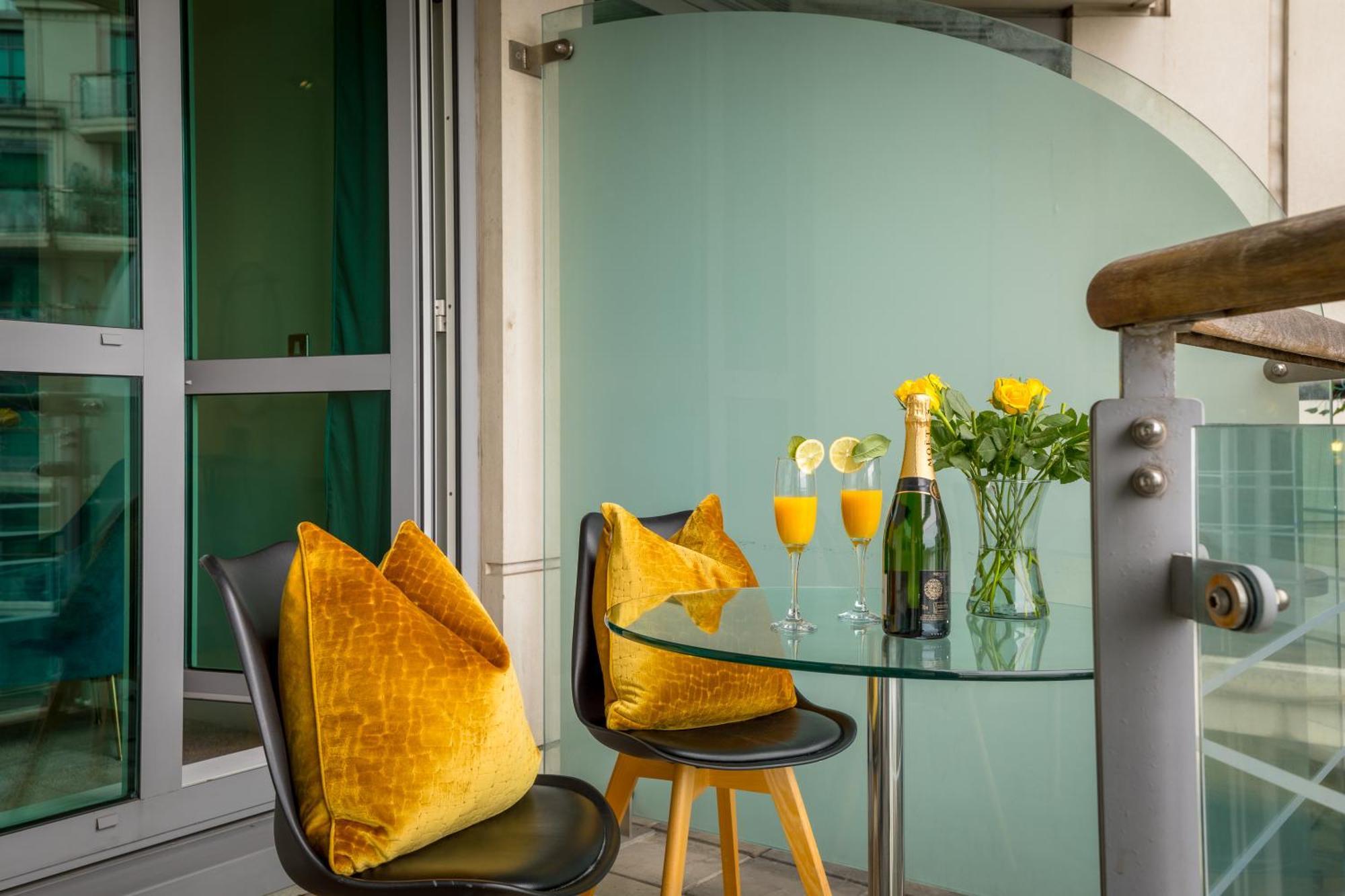 Best Thames View In Town! Large Luxxe Nomad Design Family Home لندن المظهر الخارجي الصورة